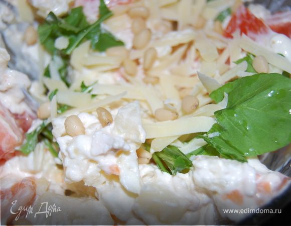 Все очень просто, мелко нарезаем все ингредиенты, заправляем майонезом, но если кто-нибудь против, то можно и йогуртом или вообще маслом оливковым, сверху украсили кедровыми орешками и натертым сыром.... и наслаждаемся! Всем приятного аппетита!