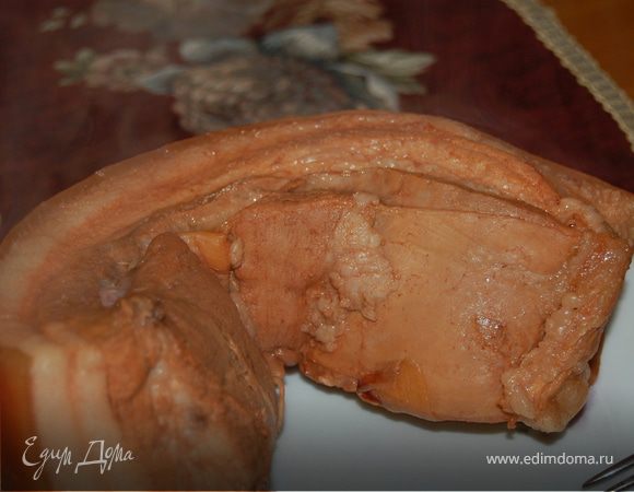 Вариант №1 – едим как есть, очень вкусно просто вареная грудинка с горчичкой! Запах – очуметь можно! У кого уже закружилась голова от голода – можете приступать к трапезе!