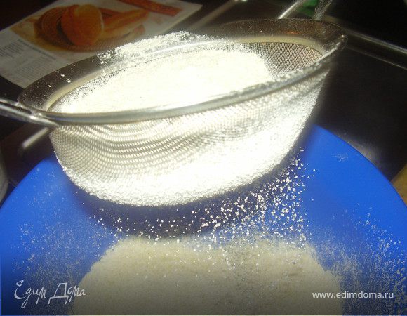 Прсеять муку пшеничную и кукурузную.