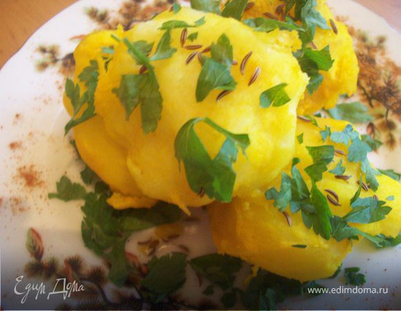 Готовый картофель выложить на тарелку..украсить семенами тмина и зеленью. У меня была петрушка, но если у Вас есть кинза, то это будет просто безумие пряных ароматов и вкусов.

