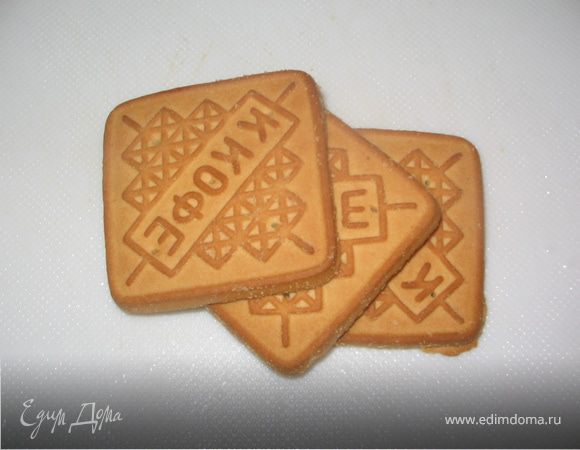 Печенье растереть в крошку и выложить 2\3 в креманку