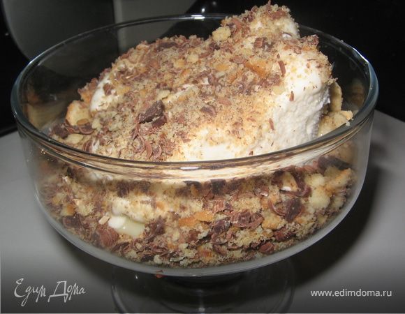 И посыпать этой сладкой крошкой незамысловатый ...но вкусный десерт)