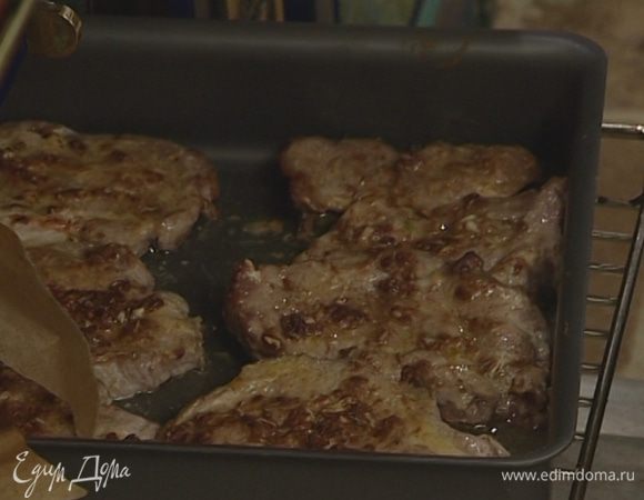 Запекать в разогретой духовке 25–30 минут.