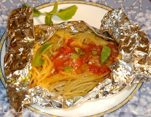 Выложить каждый карман на тарелку, раскрыть его и присыпать макароны оставшимся сыром. Подавать тут же!