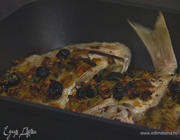 Через 25 минут снять крышку и запекать еще 5 минут.