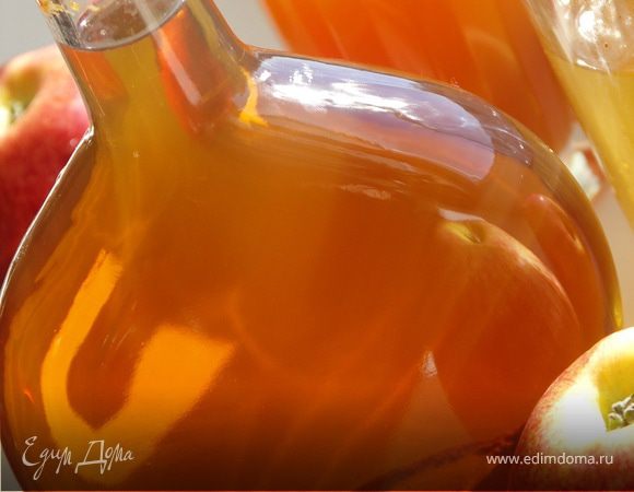 Каждый год у меня получается разный на вкус уксус не смотря на то,что сорт яблок всегда один и тот же.Поэтому всегда оставляю одну-две бутылочки про запас:))И ни разу вкус не повторился:))