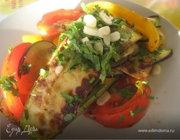 Итак! Отличная альтернатива салату, или просто приятная нотка к мясу! 
Наслаждаемся красками, ароматом и просто предлетним настроением! :)
Приятного аппетита!