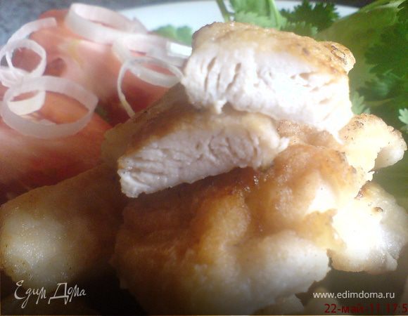 Сразу оговорю маленькие рекомендации.
1-сначала я использовала только куриную грудку, теперь в ход идет всё мяско с куры,только "обрезая"мясо с пулярдки, учитывайте,что кусочки д.б. плотными (голень,бедро)
2-если брать мяса меньше(у меня в среднем 500-600 г) я не сильно сокращаю соду и крахмал, а лимон до половинки, главное чтобы сода хорошо погасилась соком лимона и вы были уверены, что каждый кусочек "обработан"
3-при обжарке на мясе появляется замечательная корочка(свинка-и всё...) и кусочки получаются сочными,напоминая карбонат...
4-для "псевдорыбы" надо брать именно грудку и нарезать пластинками(можно большими);здесь просто увеличиваем сок лимона с 2хштук.
..И ПРИЯТНОГО,ВКУСНОГО...УДИВЛЕНИЯ!!!