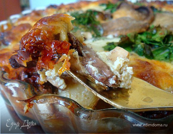 Приготовим заливку-чуть взбить яйца,сметану,соль и перец. Залить этой смесью запеканку. На грибочки положить кусочки слив.масла. Отправляем в духовку на 20 минут.
Запеканка готова! Очень вкусно,сытно,насыщенно!