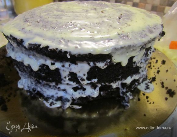 Повторяем еще раз крем+крошки,шоколад+корж с кремом.
Сверху можно покрыть остатками крема.
Поставить в холодильник на 2-3 часа.