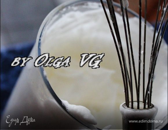 Приступаем к итальянской меренге: 
4 белка взбиваем до устойчивых пиков. 