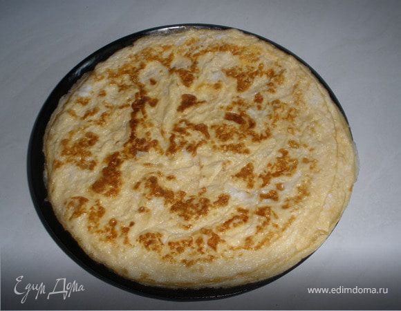 Пока блинчик жарится, делаем смесь на следующий блинчик и так пока не пожарим 7 блинчиков.