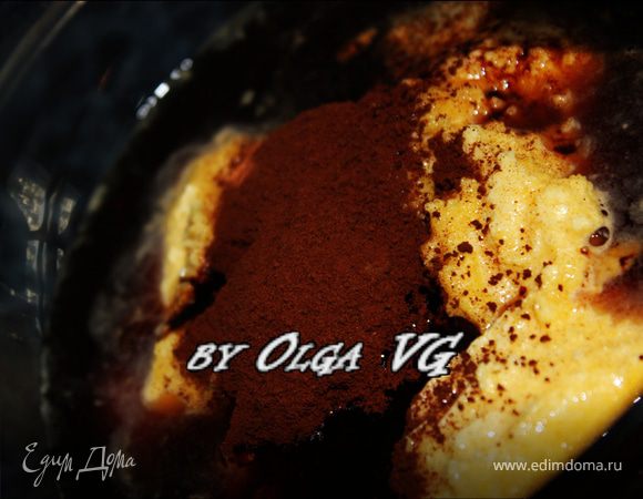 150 г крема Тирамису смешиваем со 100 мл крепкого кофе с сахаром и 20 г растворимого кофе.