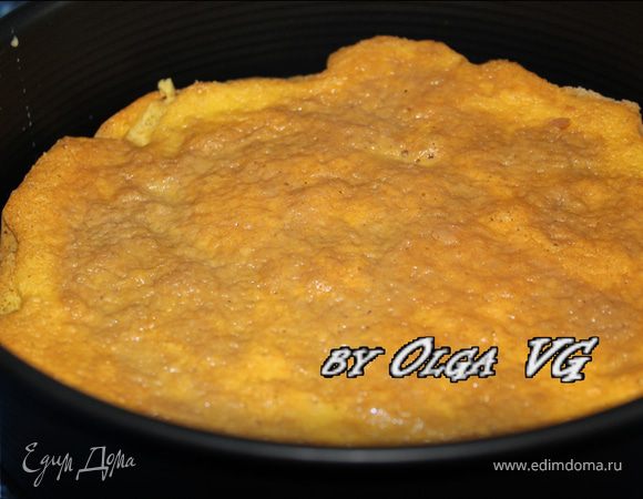 Пропитываем его 100 мл кофе с сахаром и молоком.