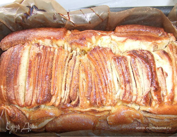 Разогреть духовку до 170 градусов. Выпекать в течении 35-40 минут. Если булочки будут быстро зарумяниваться, накрыть фольгой....