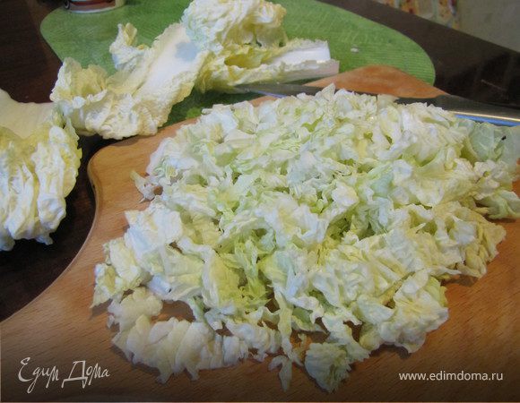 Мелко порубить капусту