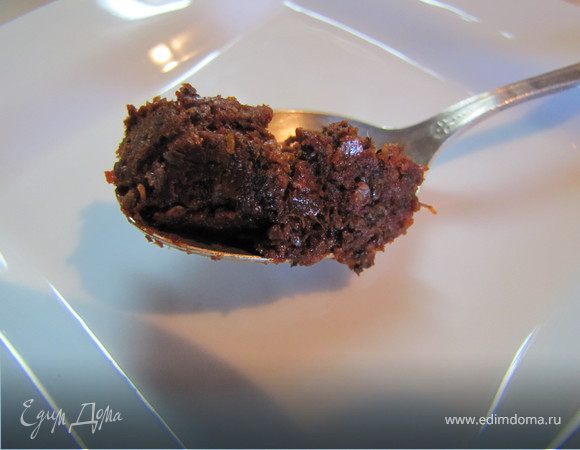 Аджику размешиваем в небольшом количестве воды. Учитываем, что это очень острая штука, на любителя, поэтому рекомендую начинать с меньшей порции аджики.