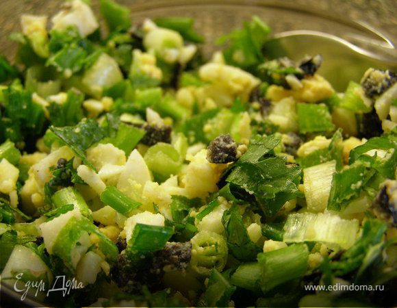 Начинка: порубить лук, маслины и варенное яйцо. Посолить, поперчить.