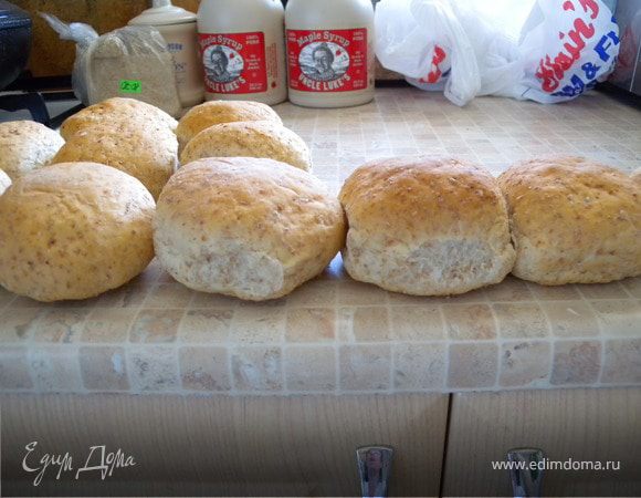 Да и сбоку видна разница. Те что на противне - посклеивались а "те" держат форму шампиньончиков :-)))