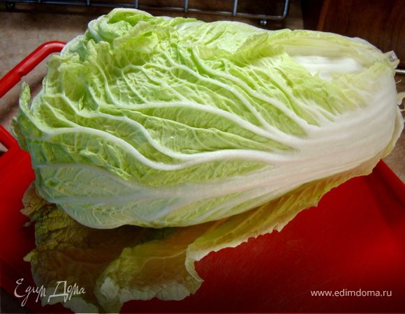 На самом деле, кимчи — это сорт капусты, но растет он только на Дальнем Востоке и в Корее. Пекинская капуста по своей структуре наиболее близка к кимчи, поэтому советую использовать именно ее.