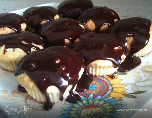 Маффины можно присыпать сахарной пудрой или полить растопленным шоколадом (это мой любимый вариант)!