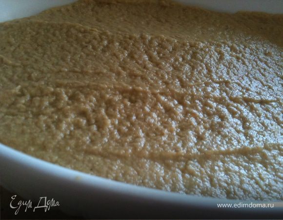 Хорошо взбитый паштет раскладываем по формам.