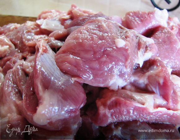 Подготавливаем для перекрутки мясо