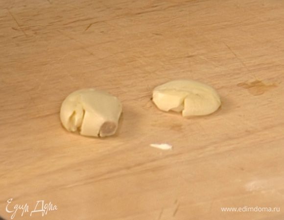 Чеснок почистить.