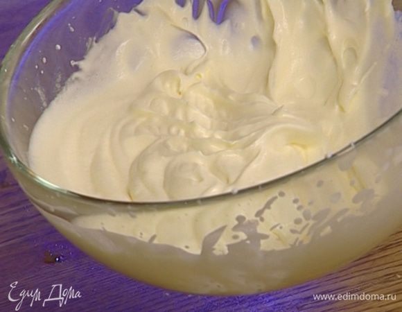 Оставшиеся 35%-ные сливки взбить.