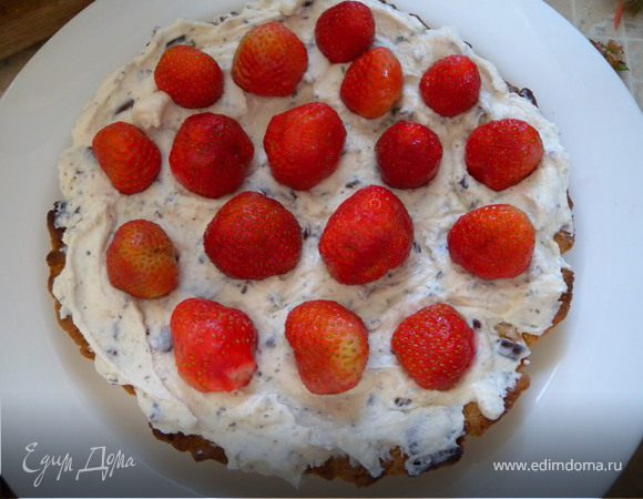 Выложить клубнику (вообще чем больше - тем лучше)