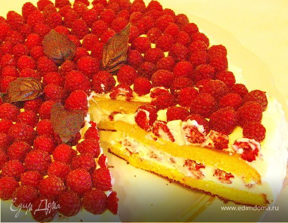 На нижний корж выложить 1/2 крема и половину малины.Закрыть вторым коржом(пропитанной стороной вниз)Выложить остатки крема равномерно распределив его по всей поверхности торта ножом.Выложить вплотную друг к другу малину.Можно украсить ещё листиками базилика или мяты.Поставить в холод на 2 часа и можно кушать:)Приятного аппетита!:)