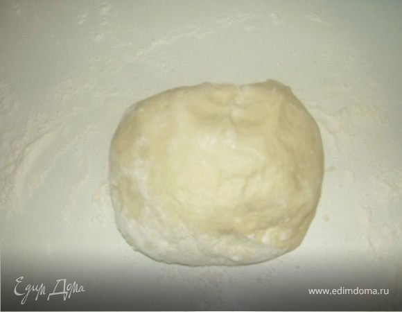 Тесто готово,заворачиваем его в пленку и кладем на 30 минут в холодильник.