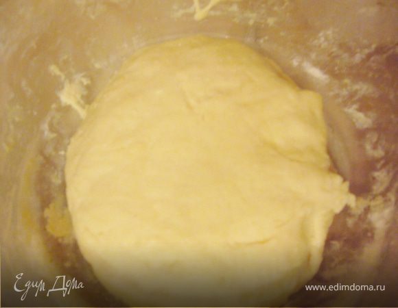 Замеси однородное, мягкое тесто, чтобы не липло к рукам... Оставь тесто на 1 час в теплом месте...