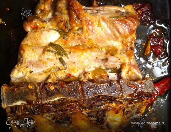 облейте одной половиной соуса мясо сначала с одной стороны, потом через 10 минут с другой
ВНИМАНИЕ!
включите режим нагрева сверху и на 240 градусов