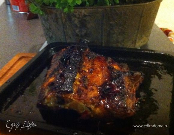 достаньте мясо, и переложите его из противня на тарелку и накройте фольгой
