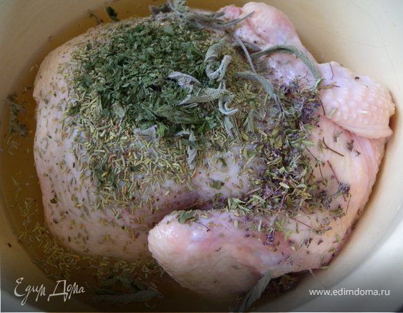 1. Курица, маринованная в сыворотке. Вообще это, можно сказать, вариант Симиной курицы (http://www.edimdoma.ru/recipes/22554). 