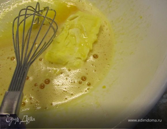 2 яйца+сахар, хорошо перемешать.