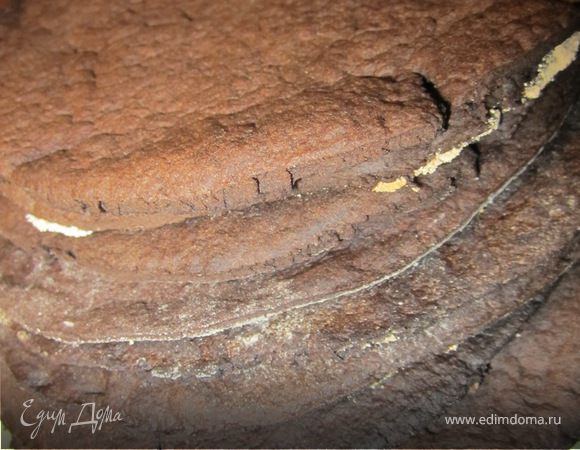 Выпекать в духовке (180 гр.) 5-7 минут.
Коржи пекутся очень быстро!