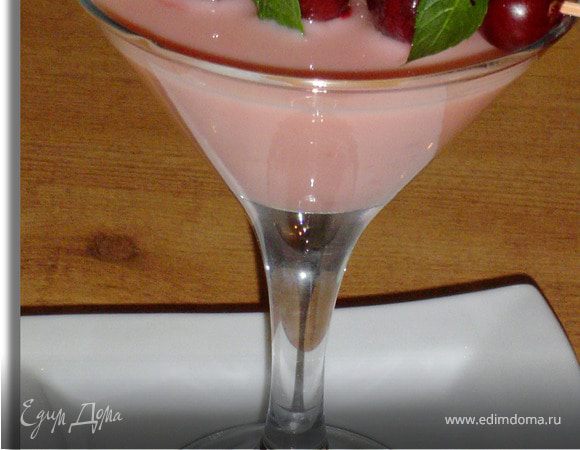 Смешать все компоненты в блендере 3-4 минуты.Налить в бокалы, по желанию можно добавить несколько кубиков льда. Украсить черешнями и мятой. И можно наслаждаться! 