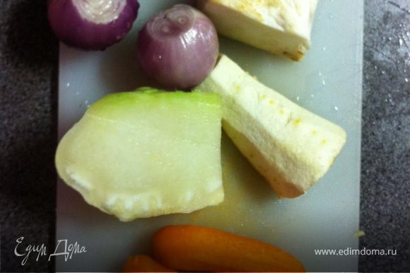 почистите овощи и сразу решите какие попадут в тарелку, а какие останутся за бортом:) например, из фенхеля я взял только ароматы.