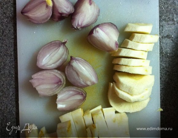 не нарезайте простыми кубиками, желательно все нарезать по-разному