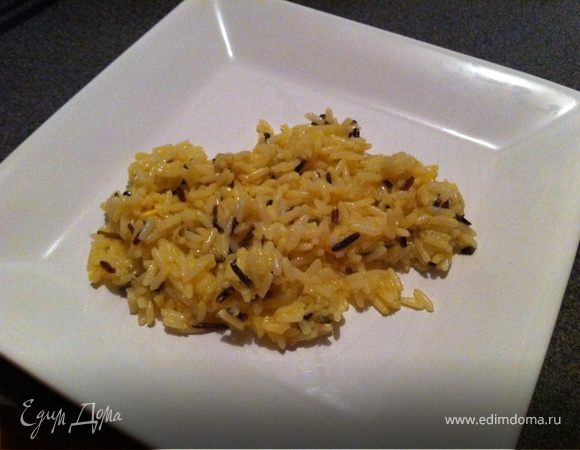 рис благодаря желтку станет приятного цвета, а благодаря маслу нежным.