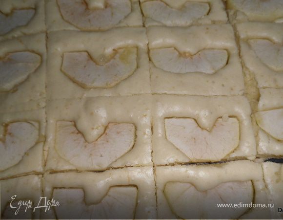 Выпекать в духовке, разогретой около 200 градусов,примерно 25-30 минут.