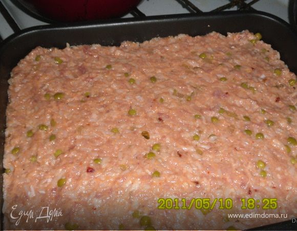 Выложить в смазанную маслом форму,поставить в разогретую духовку(примерно около 200 градусов) и запекать около 40 минут(зависит от духовки).