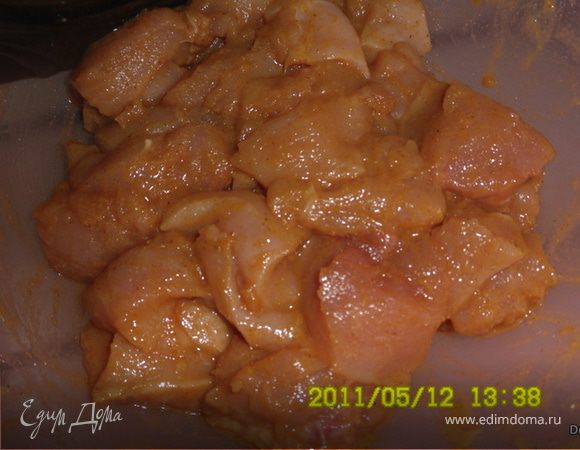 Все хорошенько перемешиваем,накрываем(желательно еще и прижать, например, положить сверху небольшой груз) и оставляем в холодильнике мариноваться.