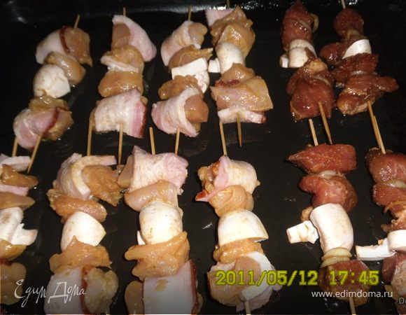 Выкладываем на противень,смазанный маслом