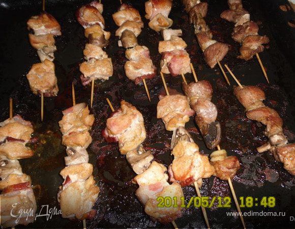  запекаем,периодически поливая оставшимся маринадом.