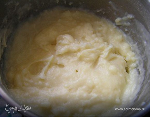 Заварной крем приготовить по моему ранее опубликованному рецепту http://www.edimdoma.ru/recipes/23080 