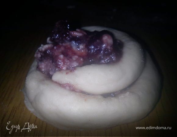 в середину положить начинку.