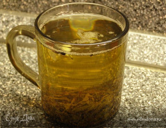 Заварить зеленый чай. Дать настояться, а потом процедить.